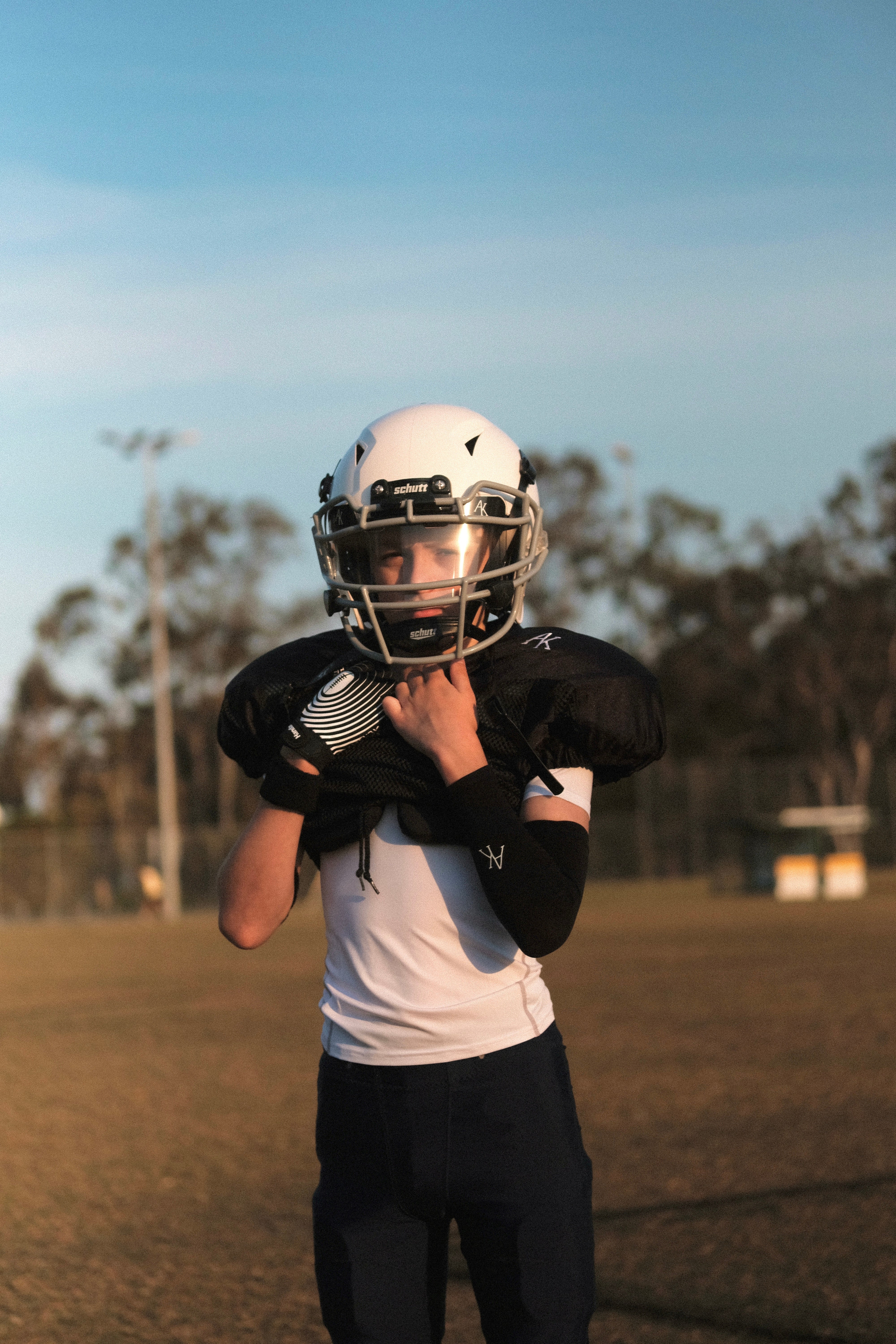Youth Football Receiver Gloves (Black/White)