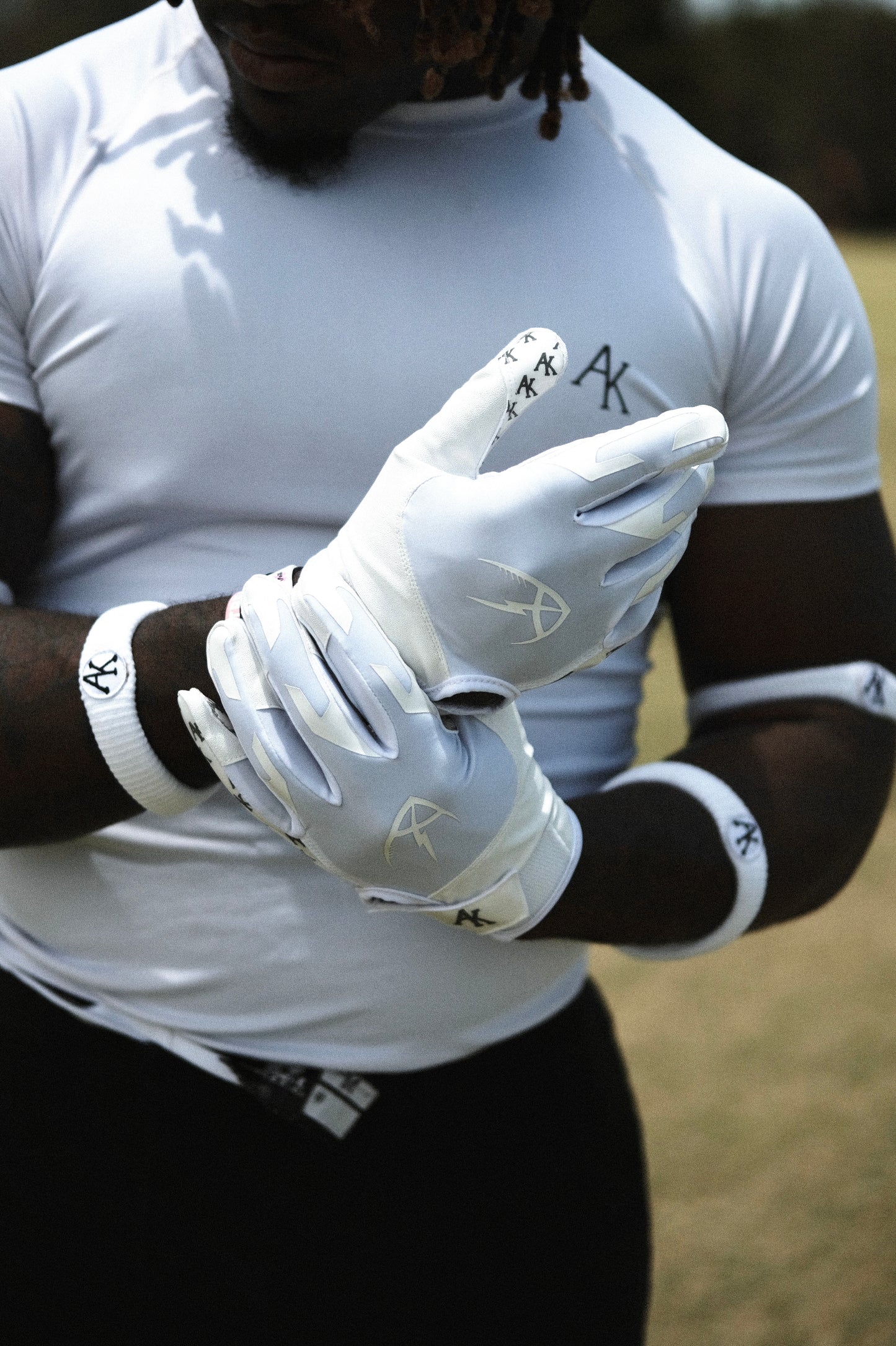 AK Elite 2.0 Receiver Gloves (White/White)